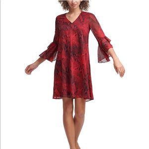 Calvin Klein
Snake-Embossed A-Line Dress